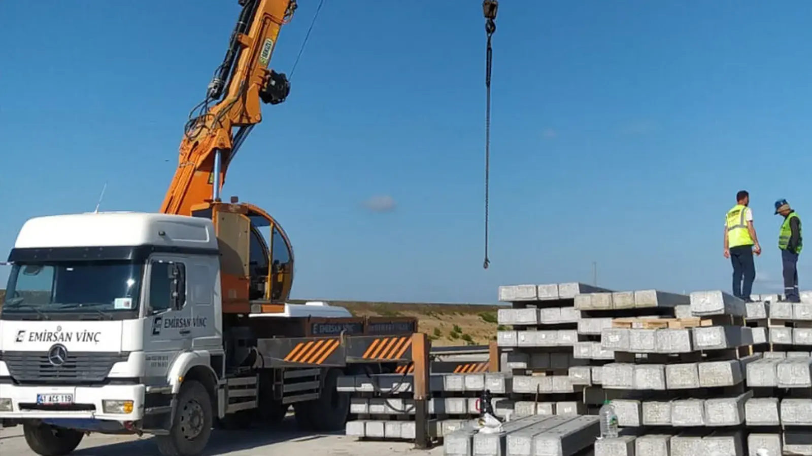 Emirsan Vinç ile saha içi kaldırma çalışması